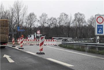 Die A27 ist aufgrund einer maroden Unterführung zwischen Hagen und Uthlede längerfristig gesperrt.