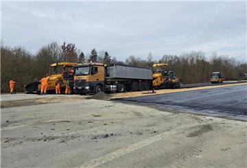 Das Foto zeigt Arbeiten auf der gesperrten Autobahn A27 bei Hagen.