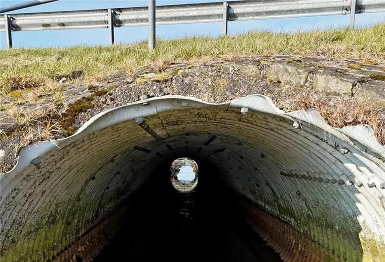 A27 wird zur Belastungsprobe: Nächste Baustelle kommt und sorgt für Stau Ein maroder Grabendurchlass unter der A27. Die A27 wird zur Belastungsprobe. Im Spätsommer kommt die nächste Baustelle.