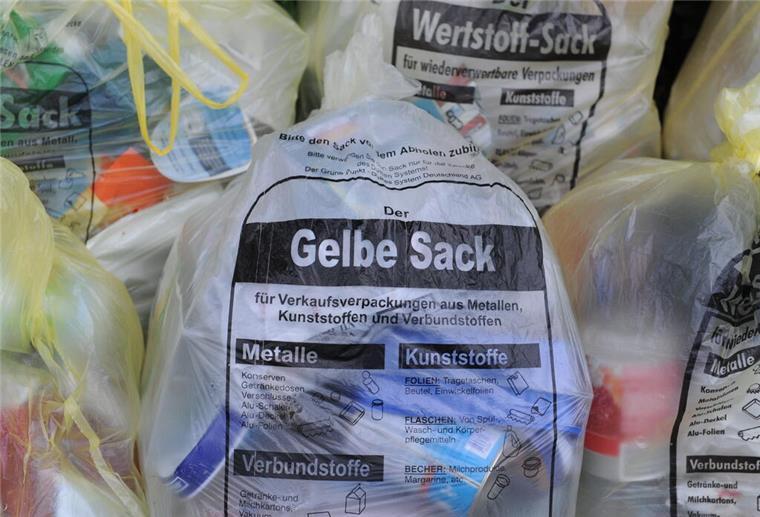 Abfuhr der Gelben Säcke im Landkreis Cuxhaven verzögert sich Mehrere gefüllte Gelbe Säcke