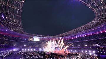 Die Abschiedszeremonie im Stade de France hat begonnen.