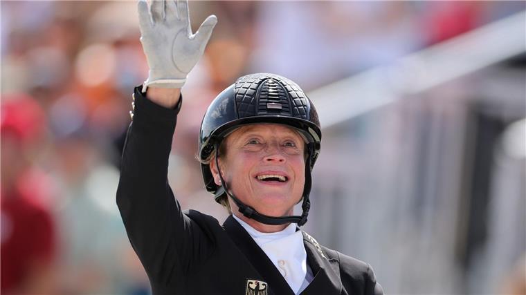 Isabell Werth kritisiert Verbandsspitze massiv Die achtfache Olympia-Siegerin Isabell Werth kritisiert die Deutsche Reiterliche Vereinigung