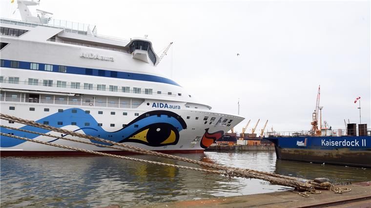 Fahrt ab Bremerhaven: Aida Aura gerät in massiven Sturm (Video) Die Aida Aura ist derzeit auf dem Weg nach Südafrika.