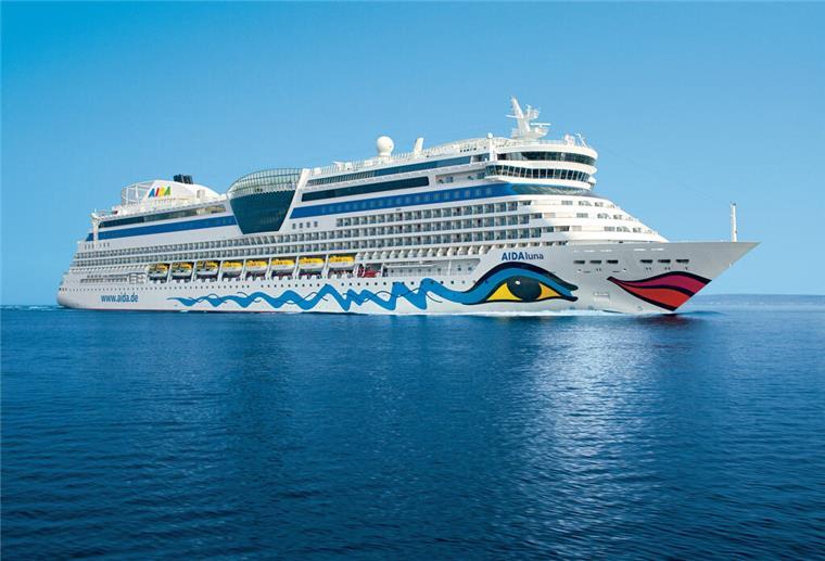 Ein Kreuzfahrtschiff. Die „Aida Luna“ reagierte nahe Spitzbergen auf einen Notruf und unterstützte eine nächtliche Rettungsaktion per Helikopter.