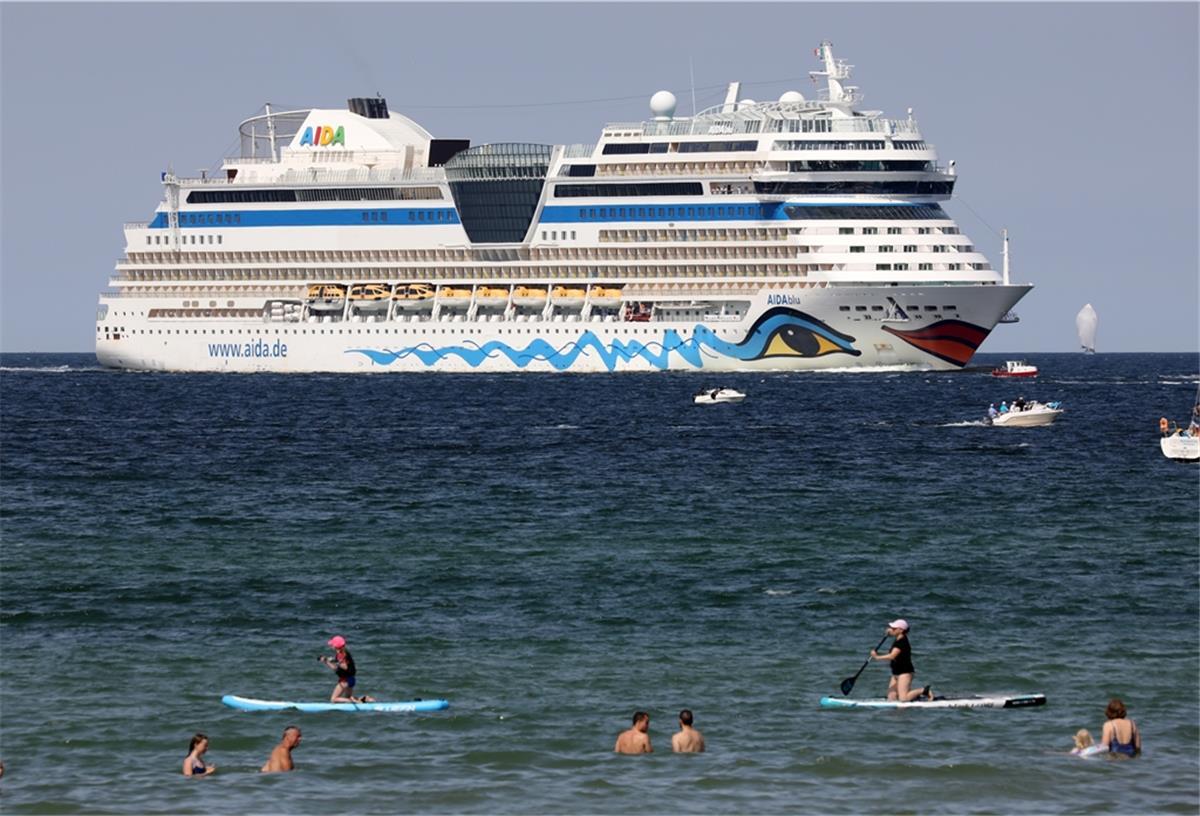 Erstes Aida-Kreuzfahrtschiff wieder auf Tour Die AIDAblu der Reederei Aida Cruises fährt wieder: die erste Kreuzfahrt nach sieben Monaten Pause geht entlang Italiens Westküste.