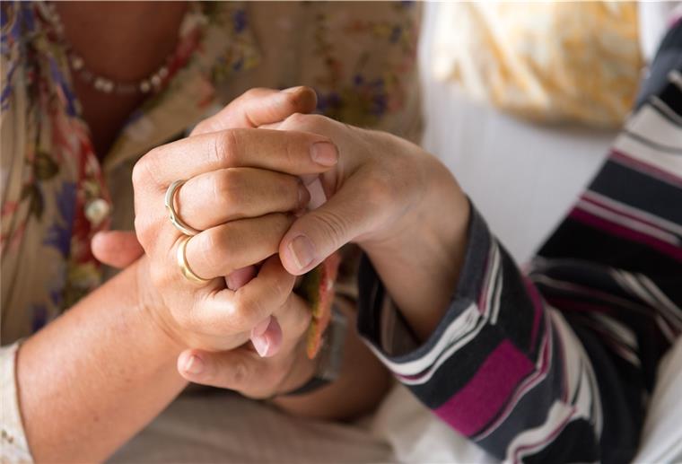 „Die aktuelle Situation steht im Gegensatz zur Grundüberzeugung der Hospizbewegung, nämlich dass niemand alleine sterben muss, sondern begleitet von Mitmenschen“, erläutert Koordinatorin Monika Spiegelberg.