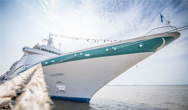Bremerhaven: Die schönsten Bilder vom Besuch der vier Kreuzfahrtschiffe Die "Albatros" ist eines von vier Schiffen, die am Mittwoch in Bremerhaven angelegt haben.