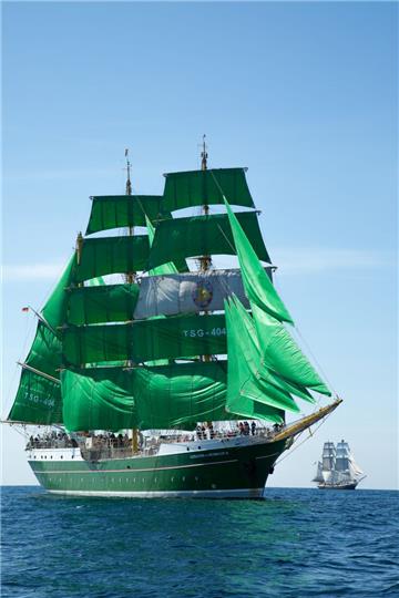 Die "Alexander von Humboldt II" liegt derzeit auf Blexen-Reede.