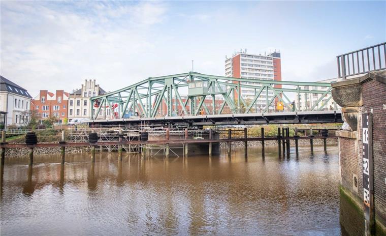Die Alte Geestebrücke ist seit dem heutigen Montag nach längerer Sanierungszeit wieder für den Verkehr geöffnet. 
