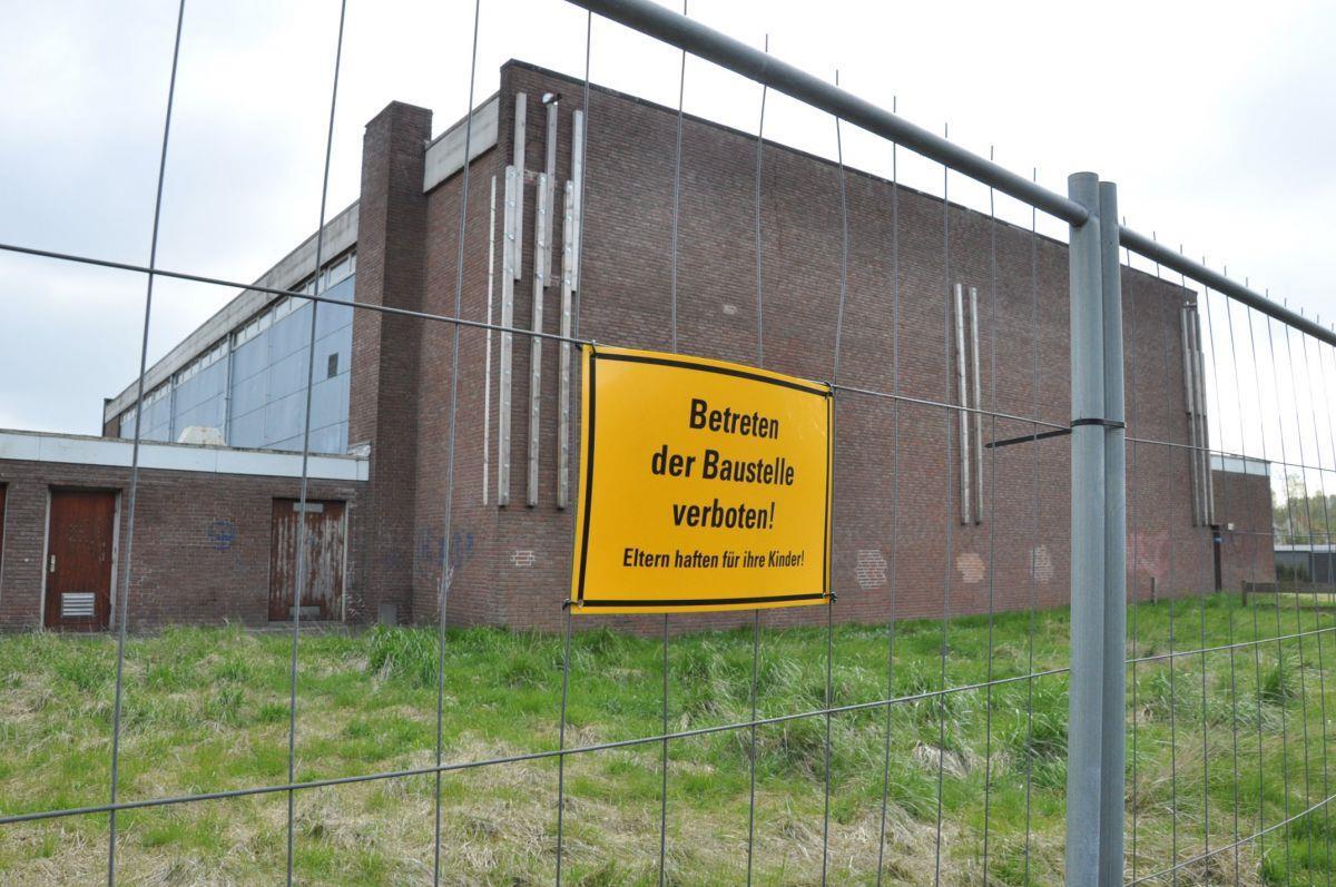 Die alte Sporthalle im Nordenhamer Stadtteil Friedrich-August-Hütte soll abgerissen werden