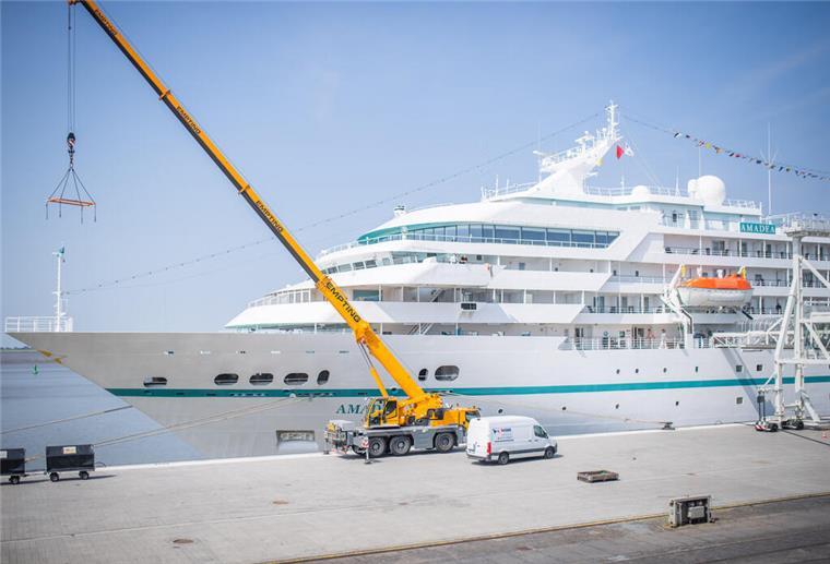Bremerhaven: Traumschiff „Amadea“ geht auf lange Reise Die „Amadea“ macht in Bremerhaven fest.