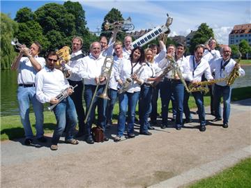 Die Amateur-Big Band Bremerhaven präsentiert am Sonntagnachmittag ihr Jubiläumskonzer in der Geschwister-Scholl-Schule. 