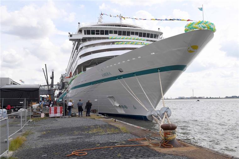 Die "Amera" bei ihrer Taufe in Bremerhaven. 