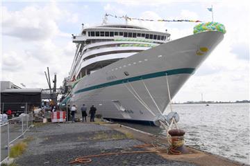 Die "Amera" bei ihrer Taufe in Bremerhaven. 