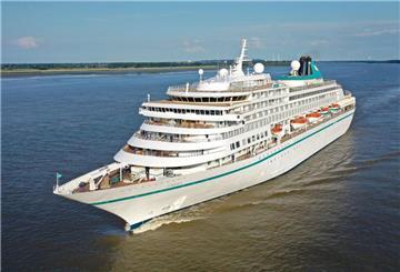 Das Kreuzfahrtschiff "Amera" ist am Montag (13. Januar 2025) in Bremerhaven.