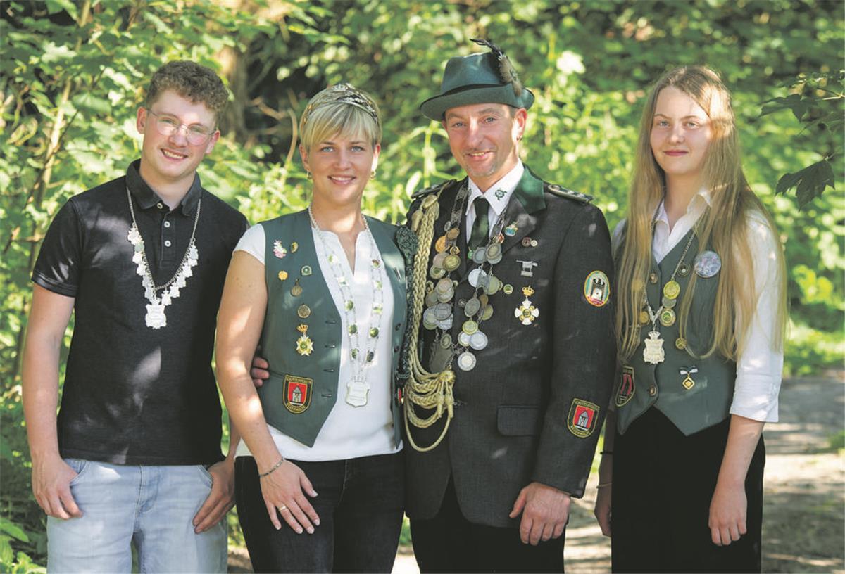 Neuenwalde: Schützenverein sucht neue Majestäten Die amtierende Königsfamilie