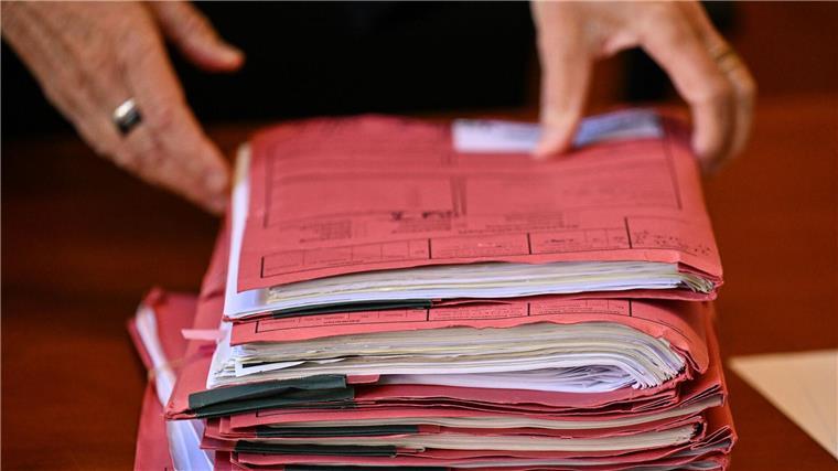 Junger Mann wegen Zwangsprostitution vor Gericht Die Anklage wurde unter Ausschluss der Öffentlichkeit verlesen.