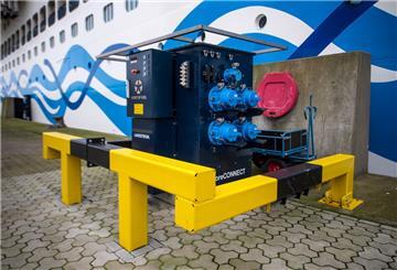 Die Anschlüsse für Landstrom im Hafen von Kiel.