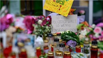 Die Anteilnahme nach den tödlichen Schüssen aus einer Polizeiwaffe auf den 21 Jahre alten Lorenz in Oldenburg ist groß.