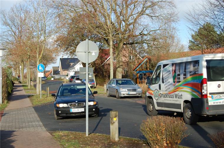Hoffnung für Anlieger am Kassebrucher Weg in Hagen Die Anwohner des Kassebrucher Wegs in Hagen klagen seit Jahren über zu viele Autos in ihrer Straße. Das Verkehrsgutachten gibt ihnen recht.