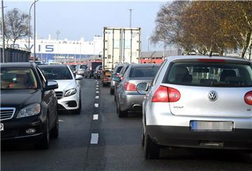 Die Anzahl der Autos soll stark verringert, die Pendlerströme zum Umstieg bewegt werden. Auch das gehört zu den Empfehlungen der Enquetekommission der Bürgerschaft, die eine Klimaschutzstrategie ausgearbeitet hat. Was soll nun umgesetzt werden? Dabei gehen die Vorstellungen der Bürgerschaftsabgeordneten auseinander.