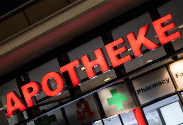 Zahl der Apotheken in Niedersachsen nimmt weiter ab Schriftzug Apotheke