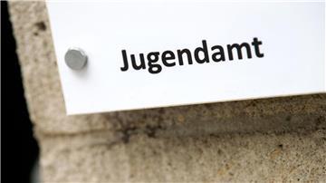 Die Arbeitsgemeinschaft der kommunalen Spitzenverbände Niedersachsens fordert das Aus fürs Landesjugendamt. (Symbolbild)