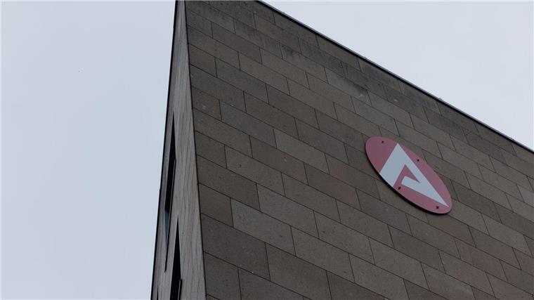 Zahl der Arbeitslosen in Bremen geht leicht zurück Die Arbeitslosigkeit ist im September gegenüber August leicht gesunken. (Archivbild)