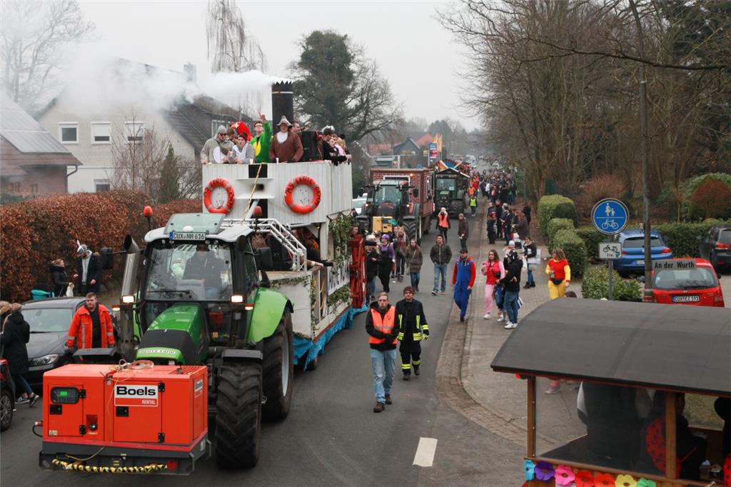Die Arche Noah ist auch dabei. Karneval in Wehdel 2018. Foto: Kai-Martin Ulrich