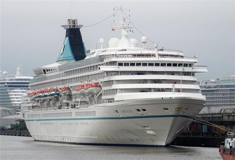 Die „Artania“ geht von Bremerhaven auf eine besondere Reise.