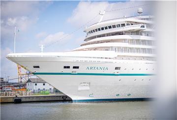Die „Artania“ kam mit zwölf Infizierten nach Bremerhaven. Betroffen sind in erster Linie Crew-Mitglieder. Foto: Hartmann