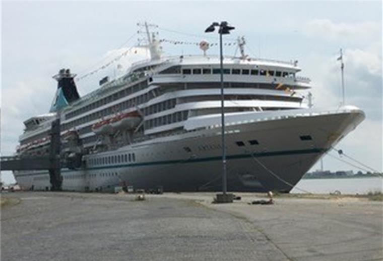 „Artania“ fährt bis nach Portugal Die „Artania“ liegt am Donnerstag wieder in Bremerhaven.