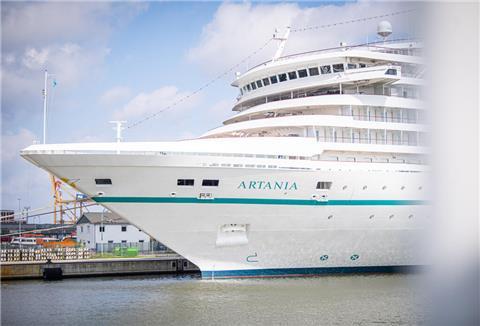 Die „Artania“ steuert regelmäßig Bremerhaven an.