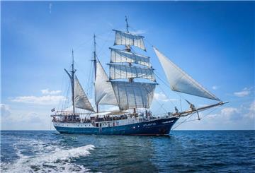 Die „Atlantis“ kam aus Dänemark und liegt nun in Bremerhaven.