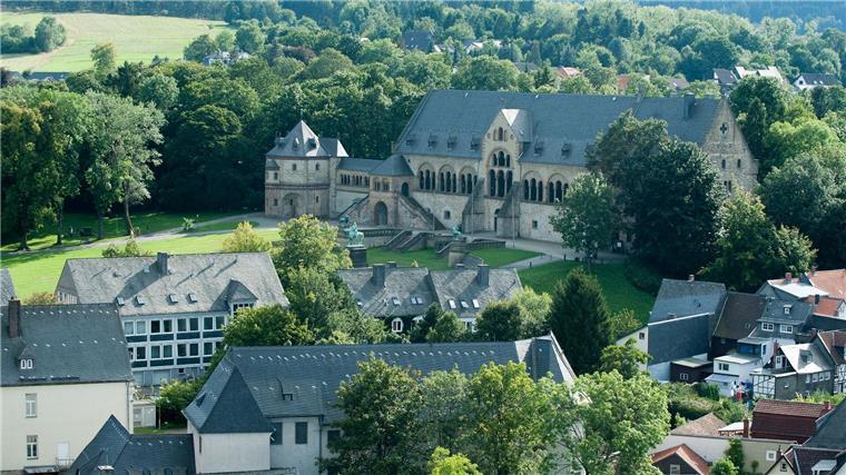 Die Aufnahme vom Nordturm der Marktkirche zeigt die Kaiserpfalz.