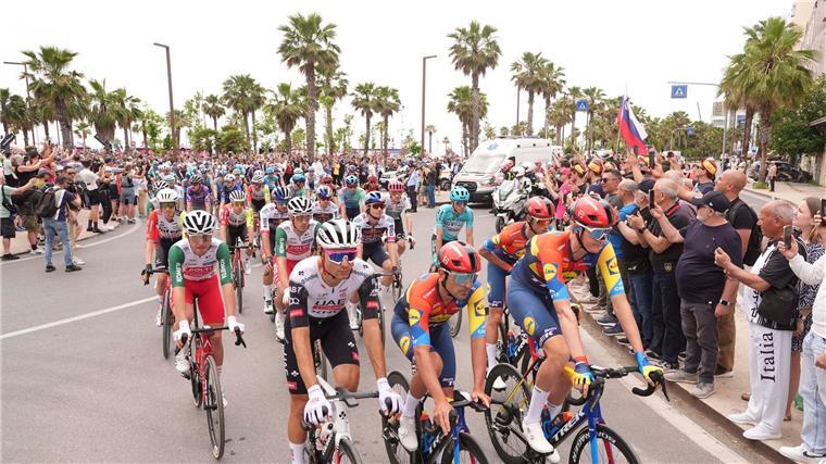 „Grande Partenza“ in Albanien: Pedersen gewinnt Giro-Auftakt Die Auftaktetappe beim Giro d’Italia.