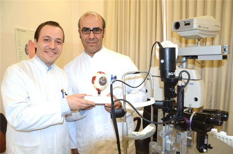 Die Augenärzte Dr. Alper Bilgic (links) und Dr. Ahmed Galal fordern einen Notdienst in Bremerhaven.