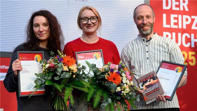 Die Ausgezeichneten des Preises der Leipziger Buchmesse, Irina Rastorgueva (l-r, Kategorie Sachbuch), Kristine Bilkau (Kategorie Belletristik) und Thomas Weiler (Kategorie Übersetzung).