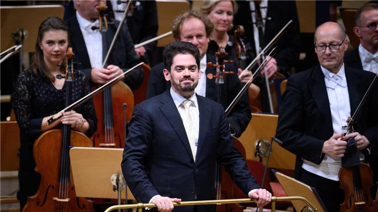 Auschwitz Komitee: Shani-Ausladung ist „schändlich“ Die Ausladung des israelischen Dirigenten Lahav Shani von einem Festival in Gent stößt weiterhin auf Kritik.
