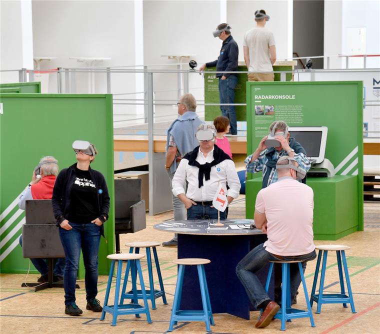 Die Ausstellung "360° Polarstern" im Deutschen Schifffahrtsmuseum ködert Hunderte Besucher an den ersten Tagen an die 3-D-Brillen.
