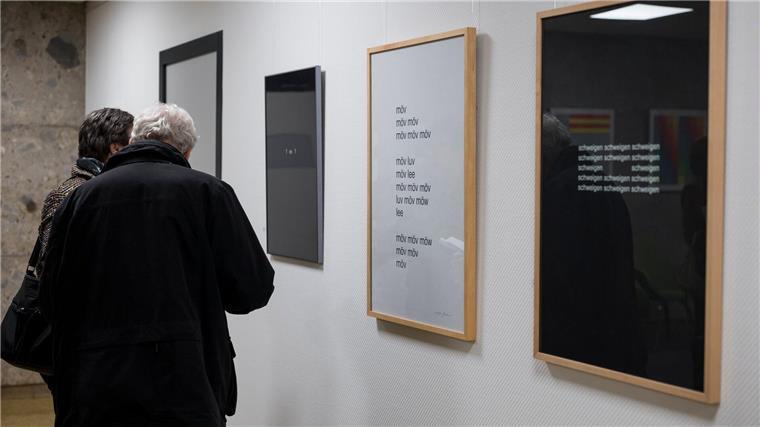 Die Ausstellung zeigt Gedichte des Jubilars, aber auch Bilder und Objekte aus seiner Sammlung.