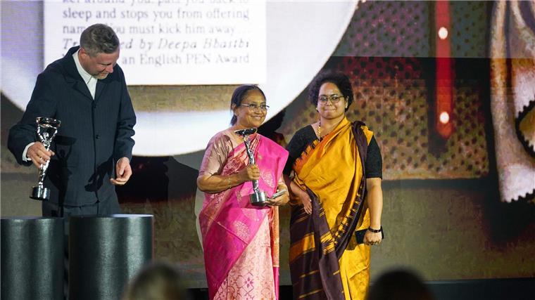 Indische Autorin Mushtaq gewinnt International Booker Prize Die Auszeichnung teilt sie sich mit ihrer Übersetzerin.