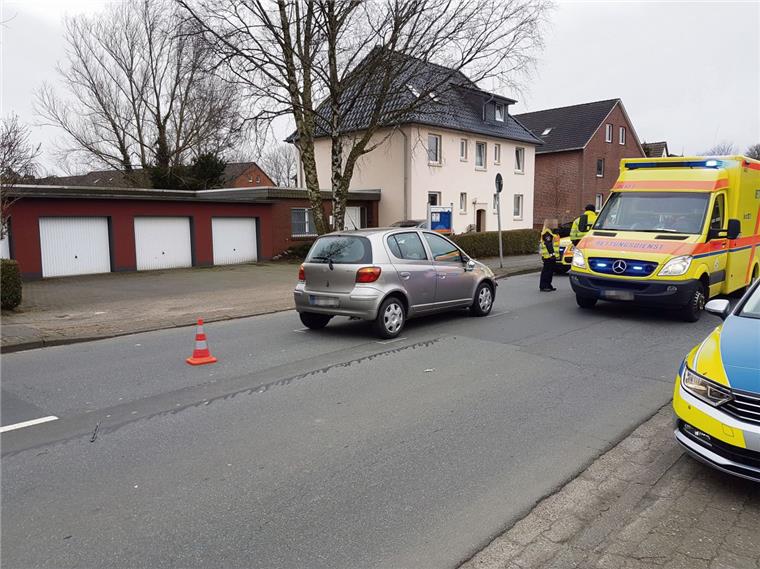 Die Autofahrerin konnte nicht mehr rechtzeitig bremsen: Eine 60-jährige Radfahrerin aus Nordenham hat sich bei dem Zusammenstoß eine Kopfverletzung zugezogen.