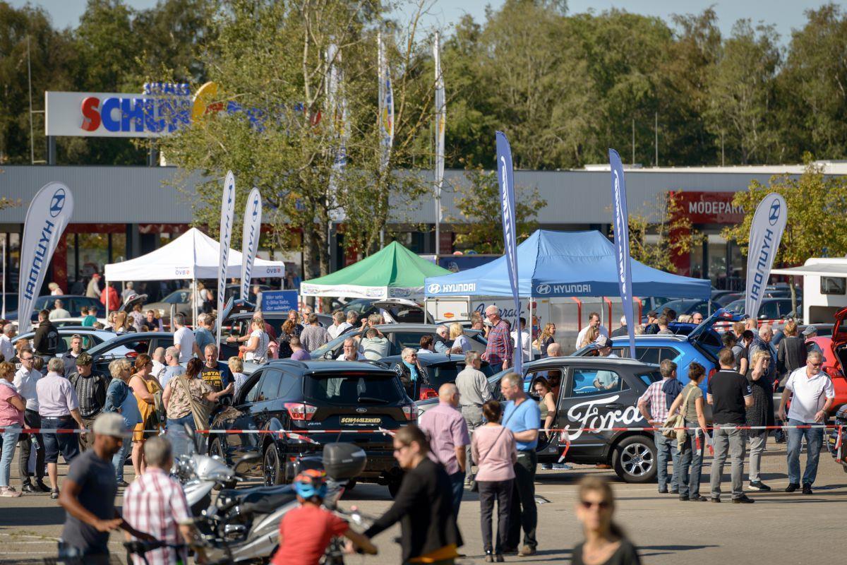 Die Automesse in Spaden hat viele Besucher angelockt. 