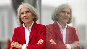 Die Autorin Donna Leon kommt gut ohne Smartphone zurecht.