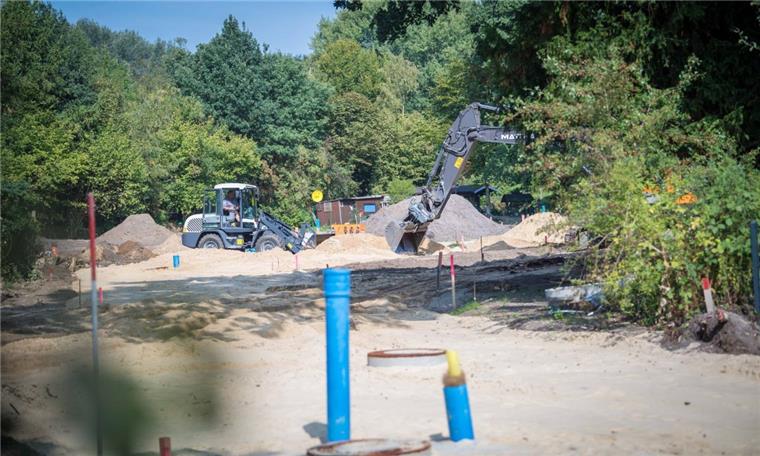 Die Bagger rücken im Wald an: Im Reinkenheider Forst entsteht die neue Planstraße "Minni Boh-Weg" an der Platz für zehn Grundstücke mit Einfamilienhäusern sein wird.