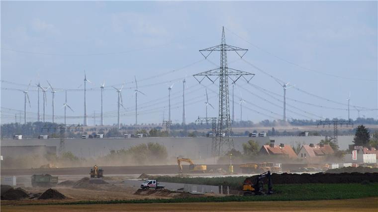 Union warnt Ampel vor Verschiebung von Intel-Milliarden Die Bagger sind auf dem Intel-Gelände in Magdeburg bereits aktiv gewesen. (Archivbild)