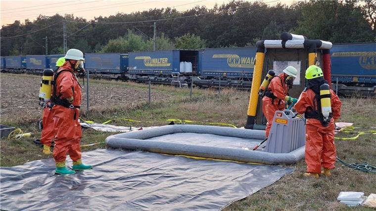 Die Bahnstrecke im Landkreis Verden, bei der Gefahrgut von einem Güterzug ausgetreten war, ist wieder frei gegeben.