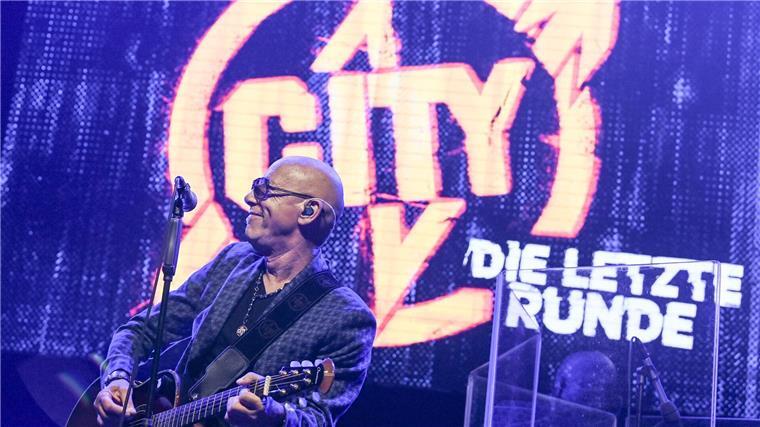 Mit 75: Ex-City-Sänger Toni Krahl startet Solo-Karriere Die Band City gibt es nicht mehr. Aber Sänger Toni Krahl steht weiter auf der Bühne.