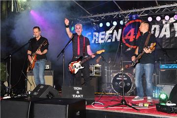 Die Band Green 4 a Day kam beim Nordenhamer Stadtfest gut an.